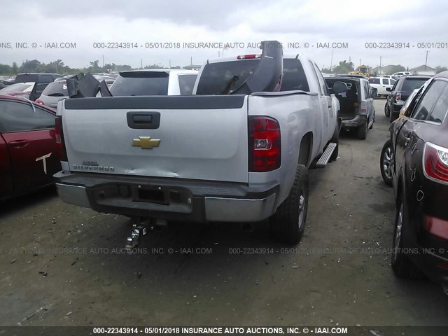 1GC2CVCG8DZ389915 - 2013 CHEVROLET SILVERADO C2500 HEAVY DUTY SILVER photo 4