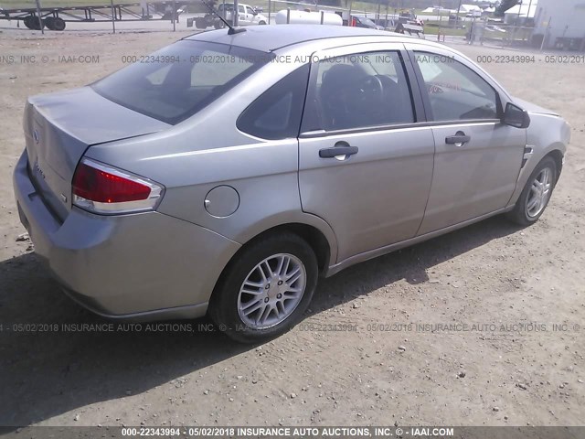 1FAHP35N38W147366 - 2008 FORD FOCUS SE/SEL/SES GRAY photo 4