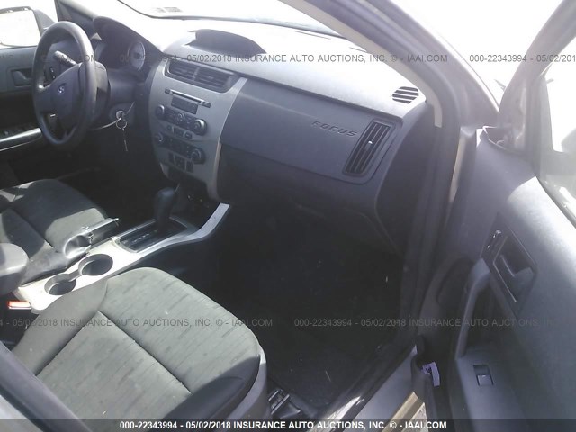 1FAHP35N38W147366 - 2008 FORD FOCUS SE/SEL/SES GRAY photo 5