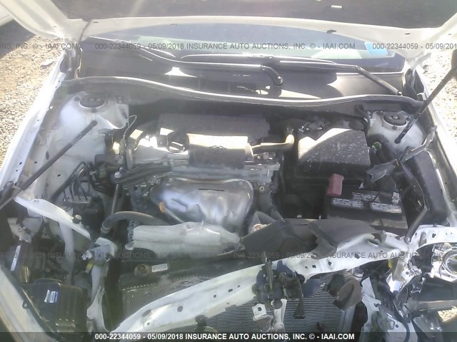 4T1BF1FK6HU351954 - 2017 TOYOTA CAMRY LE/XLE/SE/XSE WHITE photo 10