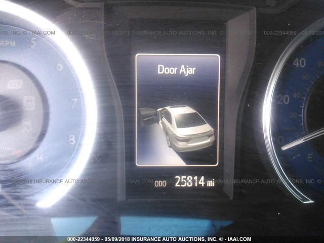 4T1BF1FK6HU351954 - 2017 TOYOTA CAMRY LE/XLE/SE/XSE WHITE photo 7