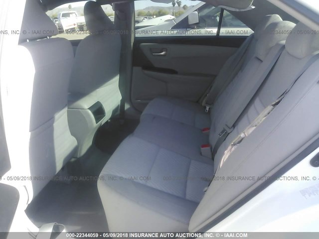 4T1BF1FK6HU351954 - 2017 TOYOTA CAMRY LE/XLE/SE/XSE WHITE photo 8