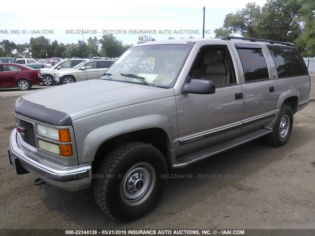 1GKGK26J5XJ773141 - 1999 GMC SUBURBAN K2500 BEIGE photo 2