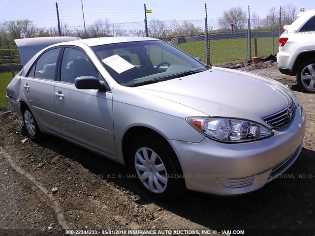 4T1BE32K15U412255 - 2005 TOYOTA CAMRY LE/XLE/SE ვერცხლისფერი ფოტო 1