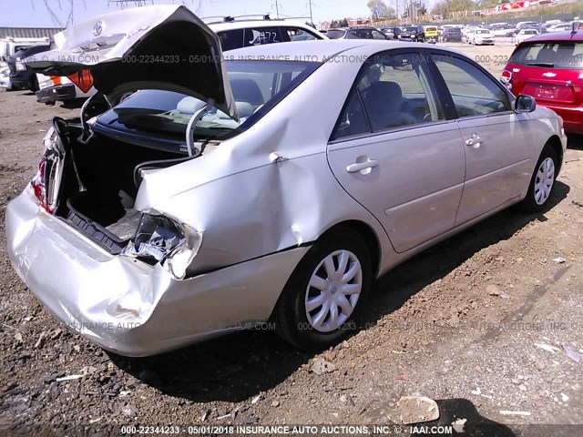 4T1BE32K15U412255 - 2005 TOYOTA CAMRY LE/XLE/SE ვერცხლისფერი ფოტო 4