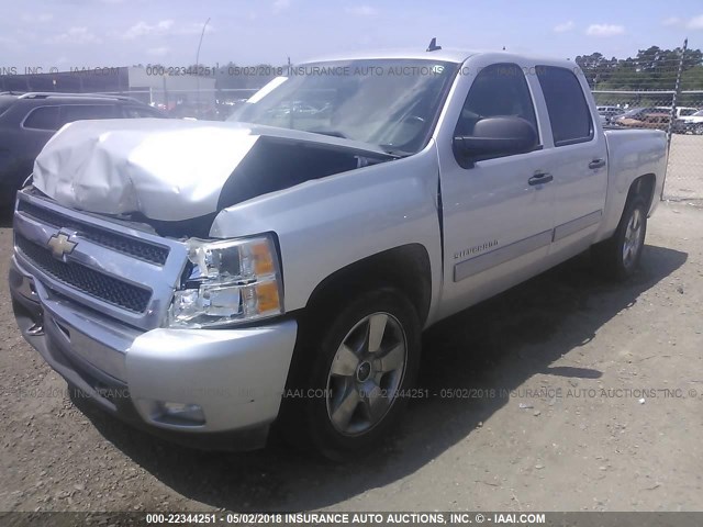 3GCPCSE09BG294376 - 2011 CHEVROLET SILVERADO C1500 LT SILVER photo 2