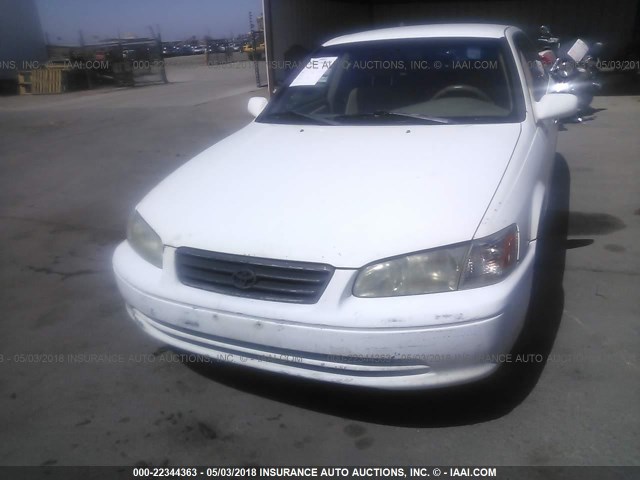 4T1BG22K21U830421 - 2001 TOYOTA CAMRY CE/LE/XLE 白色 照片 6