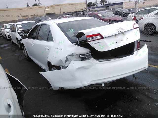 4T4BF1FK0ER390637 - 2014 TOYOTA CAMRY L/SE/LE/XLE WHITE photo 3