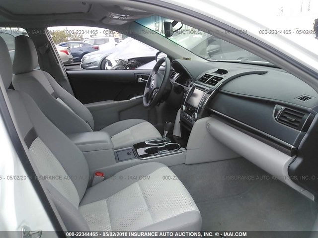 4T4BF1FK0ER390637 - 2014 TOYOTA CAMRY L/SE/LE/XLE 白色 照片 5