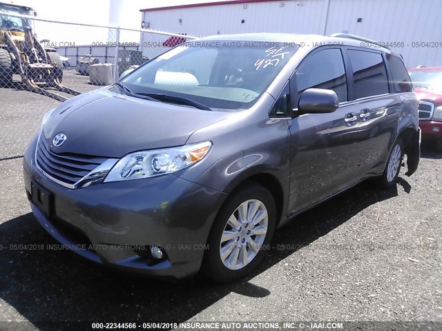 5TDDK3DC8FS117445 - 2015 TOYOTA SIENNA XLE/LIMITED GRAY photo 2