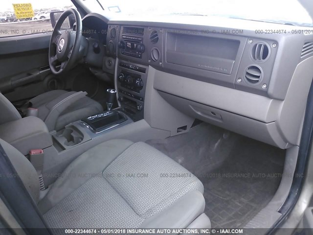 1J8HH48N96C286711 - 2006 JEEP COMMANDER BEIGE photo 5