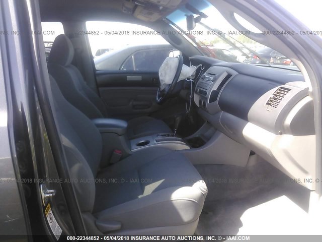 3TMJU4GN9BM112216 - 2011 TOYOTA TACOMA DOUBLE CAB PRERUNNER GRAY photo 5