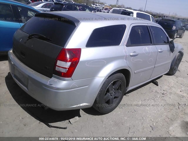 2D4FV48V75H607022 - 2005 DODGE MAGNUM SXT SILVER photo 4