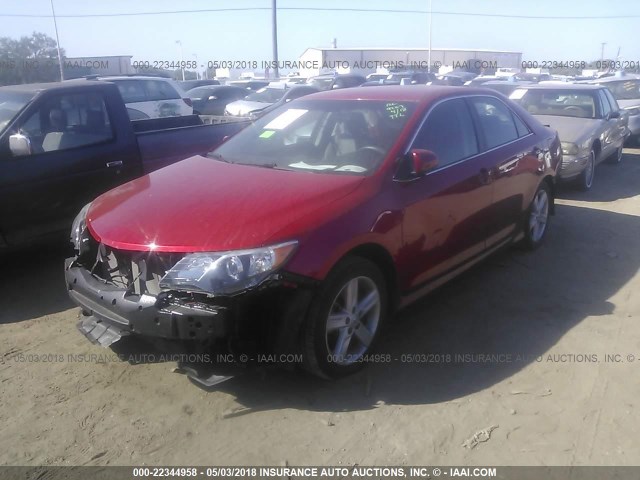 4T1BF1FK6EU786677 - 2014 TOYOTA CAMRY L/SE/LE/XLE RED photo 2