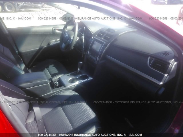 4T1BF1FK6EU786677 - 2014 TOYOTA CAMRY L/SE/LE/XLE 红色 照片 5