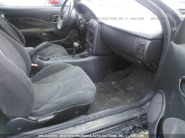 1G8ZY12712Z167086 - 2002 SATURN SC2 BLACK photo 5
