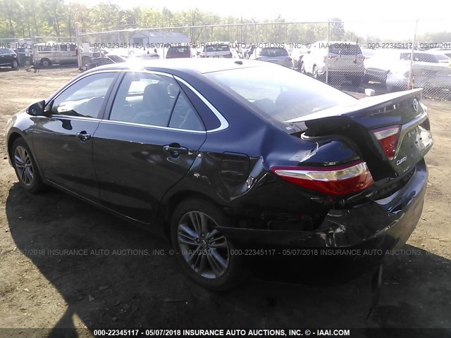 4T1BF1FK8GU218868 - 2016 TOYOTA CAMRY LE/XLE/SE/XSE BLACK photo 3