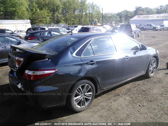 4T1BF1FK8GU218868 - 2016 TOYOTA CAMRY LE/XLE/SE/XSE Schwarz Foto 4