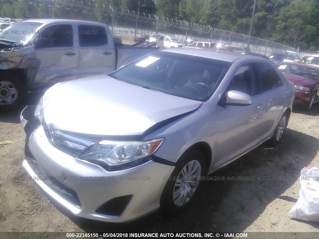 4T4BF1FK0ER404357 - 2014 TOYOTA CAMRY L/SE/LE/XLE SILVER photo 2