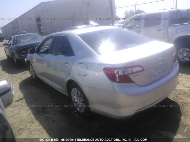 4T4BF1FK0ER404357 - 2014 TOYOTA CAMRY L/SE/LE/XLE Gümüş foto 3