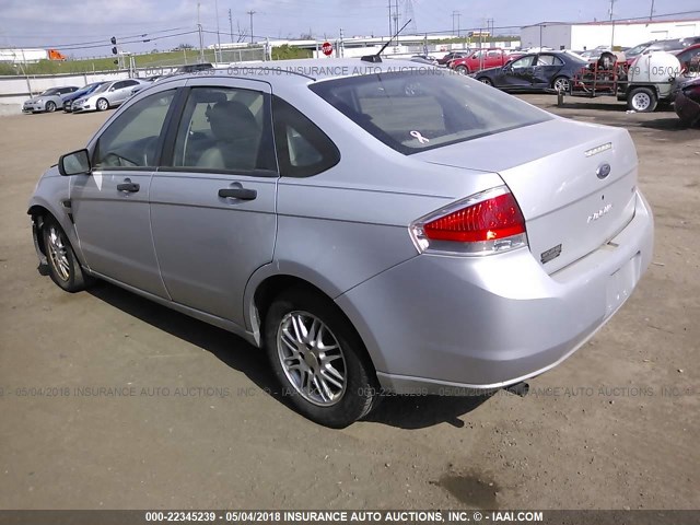 1FAHP35N78W136466 - 2008 FORD FOCUS SE/SEL/SES SILVER photo 3