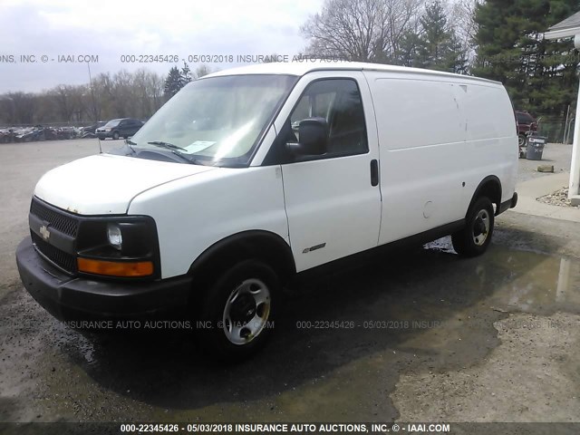 1GCGG25U331106457 - 2003 CHEVROLET EXPRESS G2500  WHITE photo 2