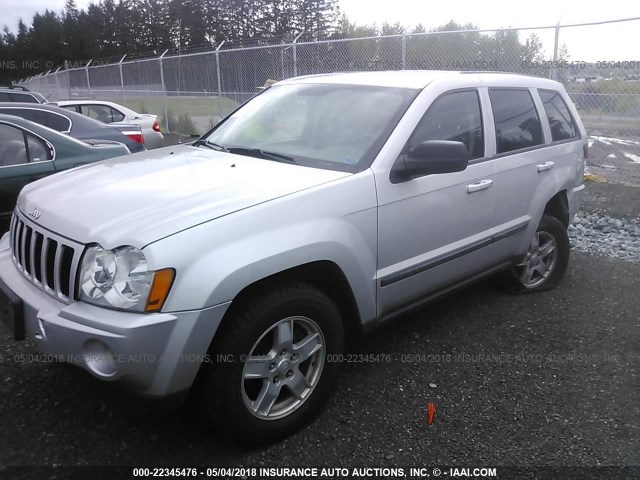 1J8GR48K87C686999 - 2007 JEEP GRAND CHEROKEE LAREDO/COLUMBIA/FREEDOM SILVER photo 2