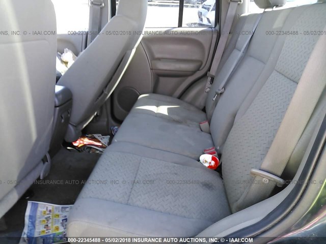 1J4GL38K65W500949 - 2005 JEEP LIBERTY RENEGADE GREEN photo 8