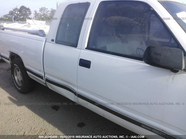 1GTEC19W2WE536972 - 1998 GMC SIERRA C1500 WHITE photo 6