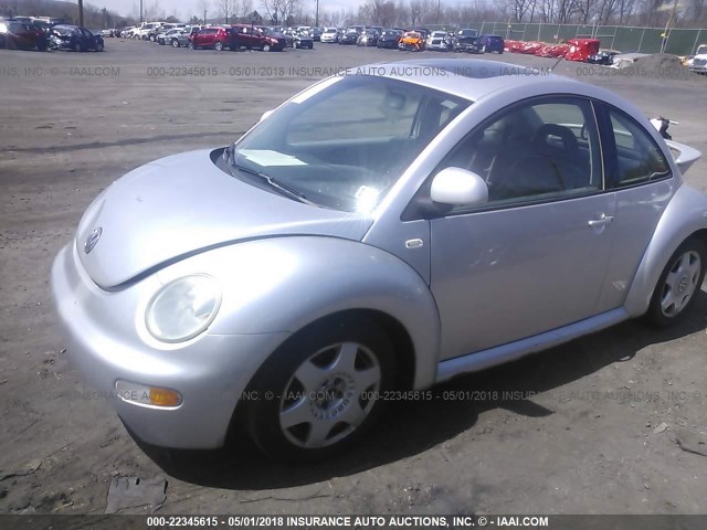 3VWDD21C3YM419251 - 2000 VOLKSWAGEN NEW BEETLE GLX 银色 照片 2