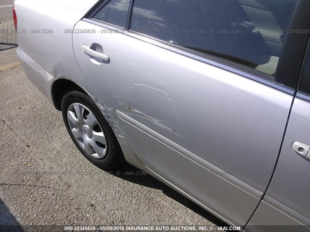 4T1BE32K42U630430 - 2002 TOYOTA CAMRY LE/XLE/SE ვერცხლისფერი ფოტო 6