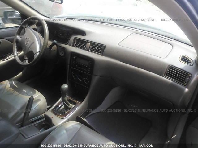 4T1BF22K5YU938643 - 2000 TOYOTA CAMRY LE/XLE BLUE photo 5