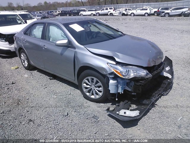 4T4BF1FKXFR487734 - 2015 TOYOTA CAMRY LE/XLE/SE/XSE 银色 照片 1