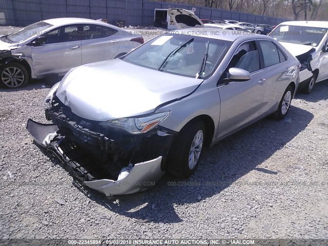 4T4BF1FKXFR487734 - 2015 TOYOTA CAMRY LE/XLE/SE/XSE 银色 照片 2