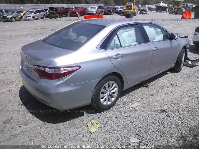 4T4BF1FKXFR487734 - 2015 TOYOTA CAMRY LE/XLE/SE/XSE 银色 照片 4