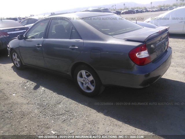 JTDBF32K020005919 - 2002 TOYOTA CAMRY LE/XLE/SE ნაცრისფერი ფოტო 3