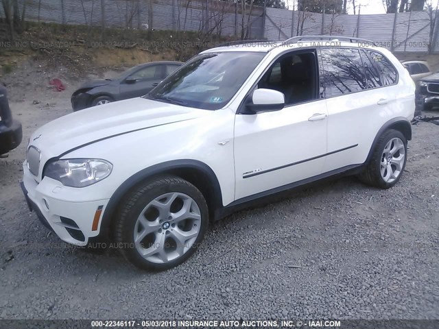 5UXZW0C55D0B94920 - 2013 BMW X5 XDRIVE35D WHITE photo 2