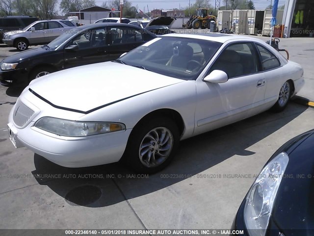 1LNFM92V1WY636587 - 1998 LINCOLN MARK VIII LSC WHITE photo 2