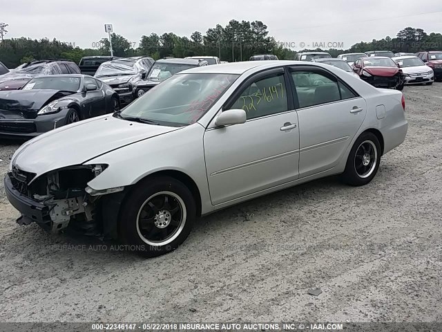 4T1BE32K92U091643 - 2002 TOYOTA CAMRY LE/XLE/SE ვერცხლისფერი ფოტო 2