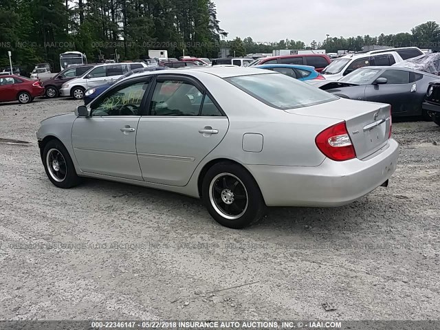 4T1BE32K92U091643 - 2002 TOYOTA CAMRY LE/XLE/SE ვერცხლისფერი ფოტო 3