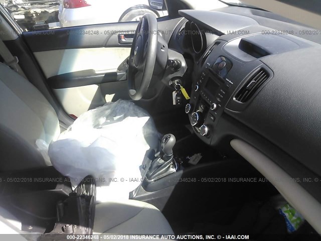 KNAFU5A28B5412066 - 2011 KIA FORTE EX WHITE photo 5