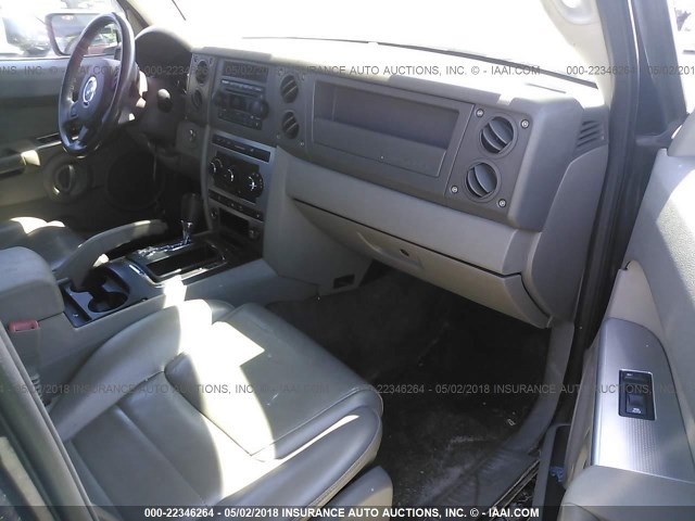 1J8HG48K76C268765 - 2006 JEEP COMMANDER BLACK photo 5
