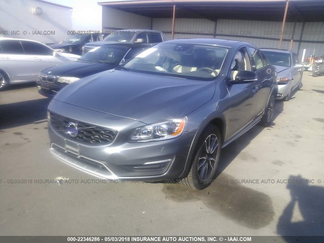 YV440MUM7J2006516 - 2018 VOLVO S60 CROSS COUNTRY T5 GRAY photo 2