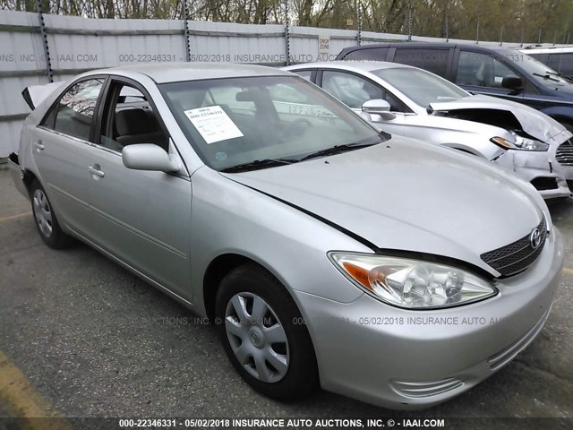 4T1BE32K22U054997 - 2002 TOYOTA CAMRY LE/XLE/SE ვერცხლისფერი ფოტო 1