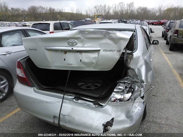 4T1BE32K22U054997 - 2002 TOYOTA CAMRY LE/XLE/SE ვერცხლისფერი ფოტო 6