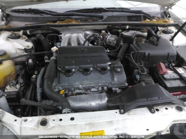JTDBF32K320031527 - 2002 TOYOTA CAMRY LE/XLE/SE WHITE photo 10