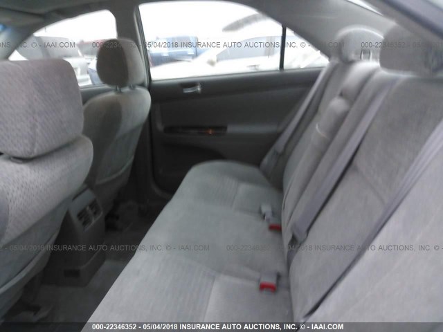 JTDBF32K320031527 - 2002 TOYOTA CAMRY LE/XLE/SE WHITE photo 8