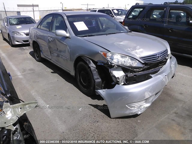 4T1BE32K55U053041 - 2005 TOYOTA CAMRY LE/XLE/SE ვერცხლისფერი ფოტო 1