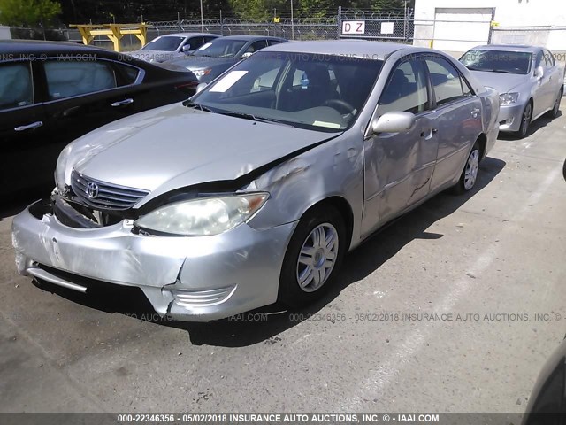 4T1BE32K55U053041 - 2005 TOYOTA CAMRY LE/XLE/SE SILVER photo 2