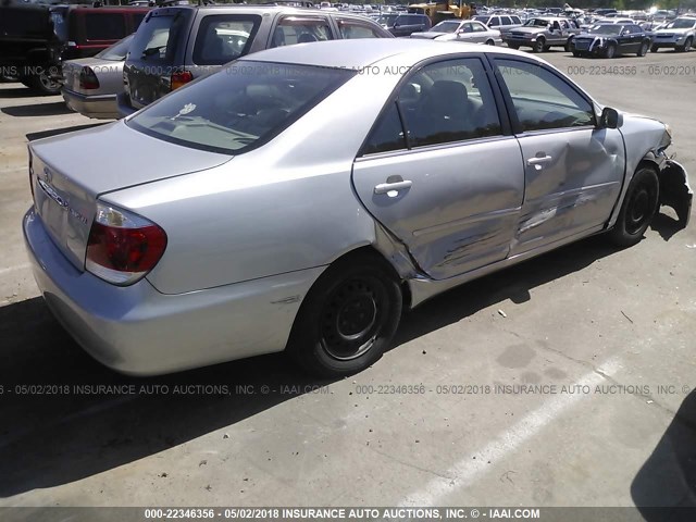 4T1BE32K55U053041 - 2005 TOYOTA CAMRY LE/XLE/SE ვერცხლისფერი ფოტო 4